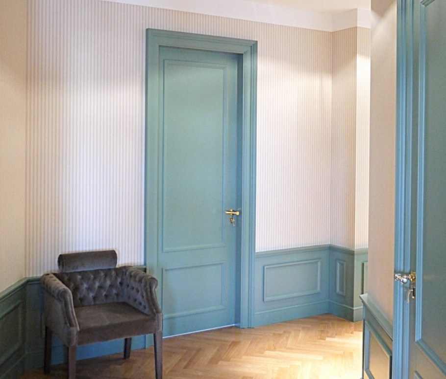 Синие двери в интерьере