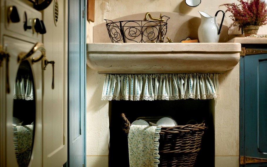 Кухонные шкафы со шторками