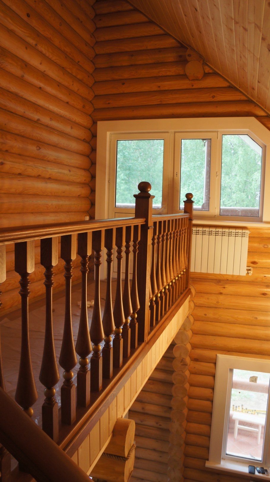 Балкон в бревенчатом доме