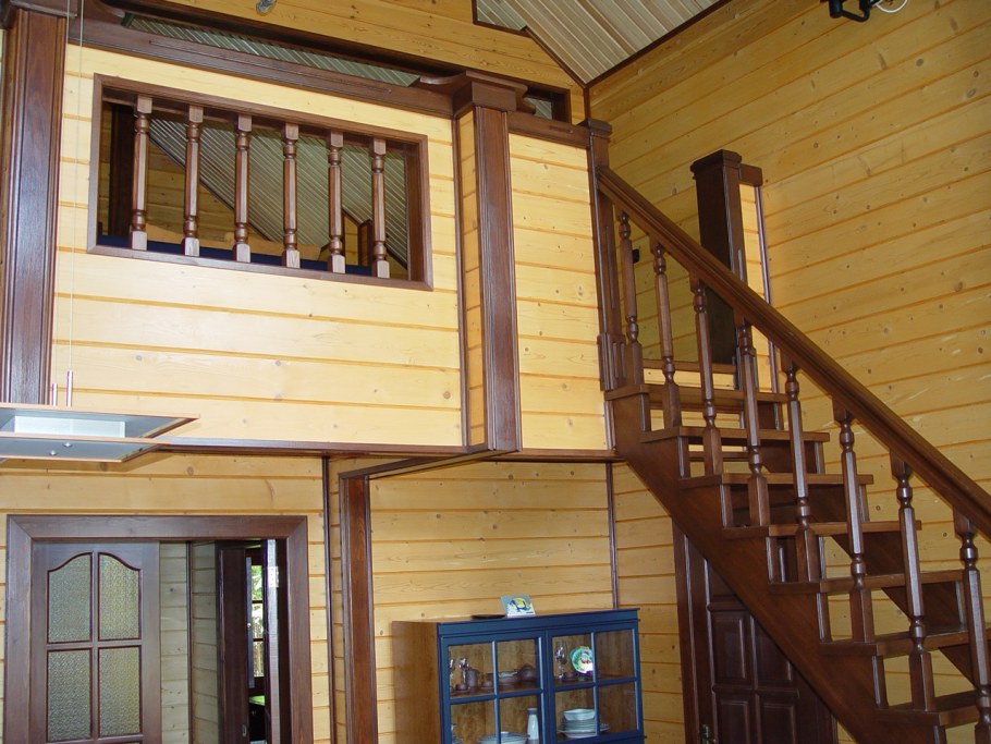 Дом из бруса с балконом