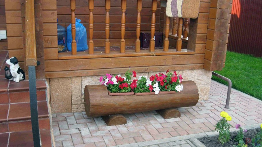 Цветник около бани