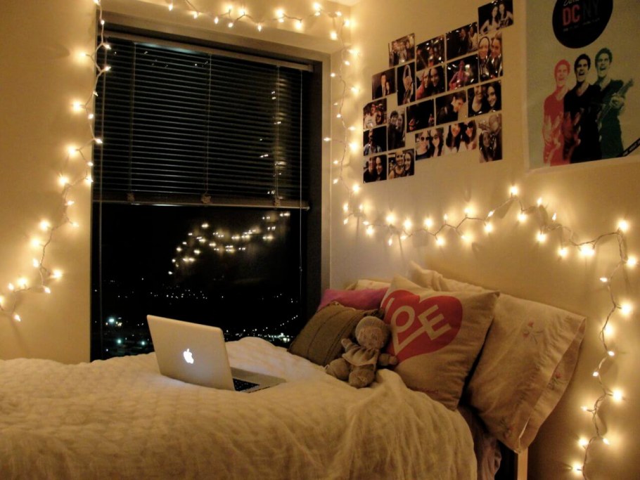 Гирлянда в комнате