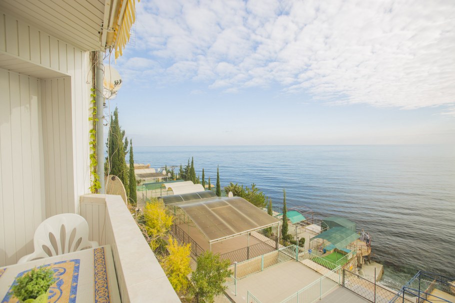 Снять двухэтажный дом под Алуштой рядом с дельфином