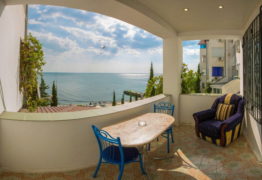 Алушта эллинг Дельфин у Натальи