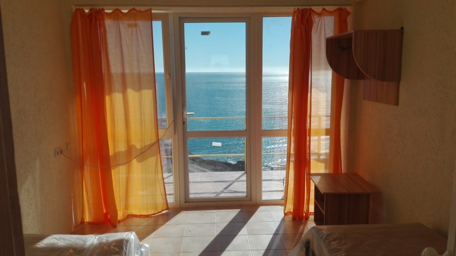 Алушта Дельфин эллинги у Марии