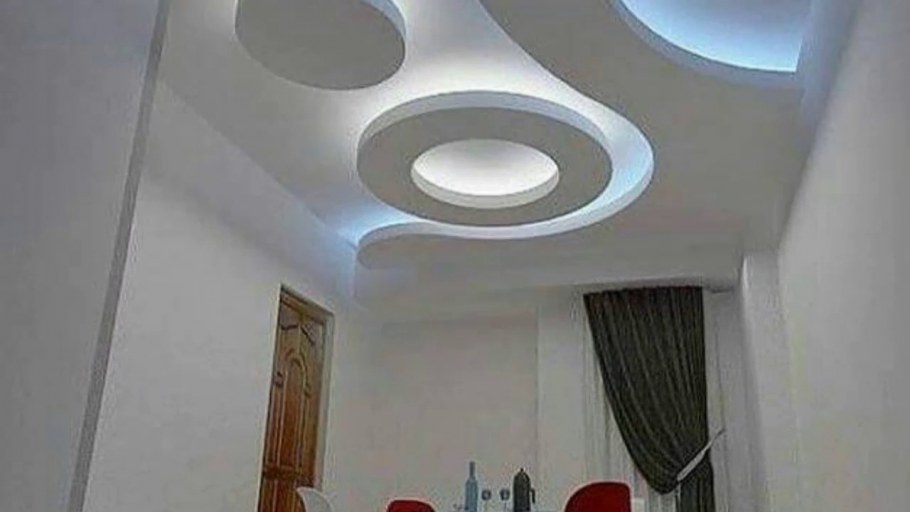 Фигурный потолок из гипсокартона хайтек