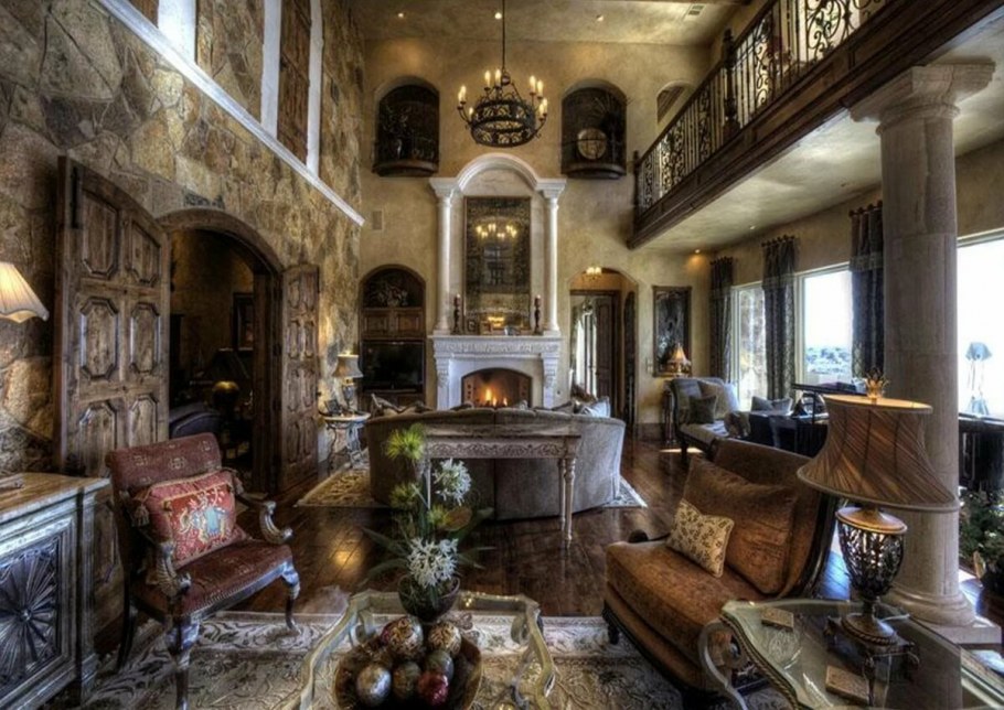 Маленький каменный домик