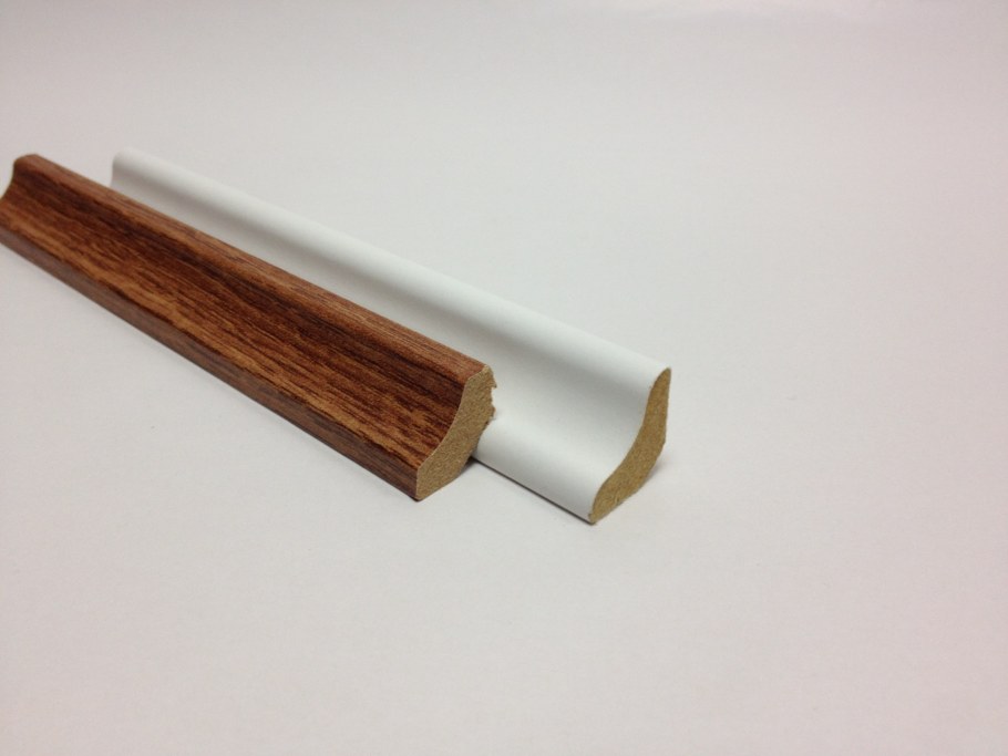 Деревянный плинтус для столешницы