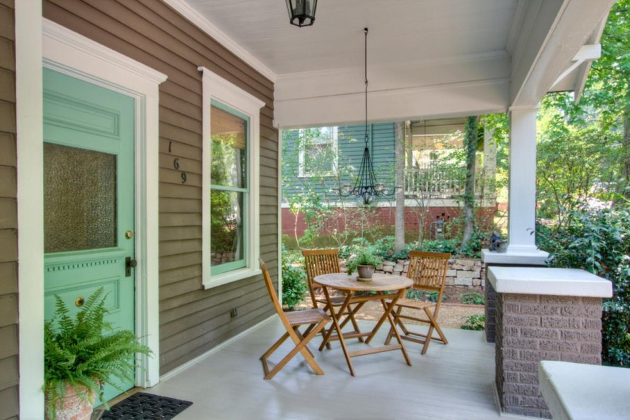 Цвет стен на веранде на даче