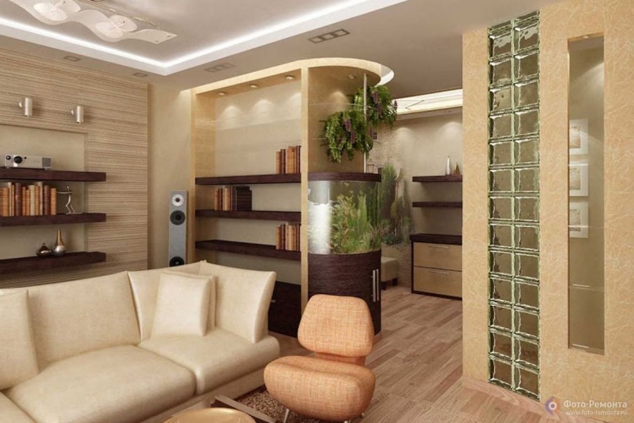 Перегородка из стеклоблоков в гостиной