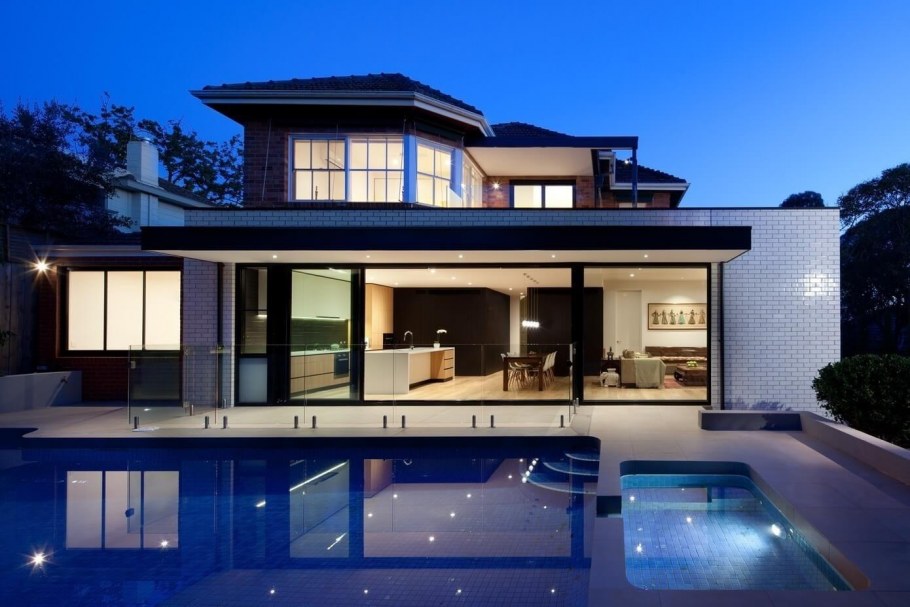 Дом с бассейном