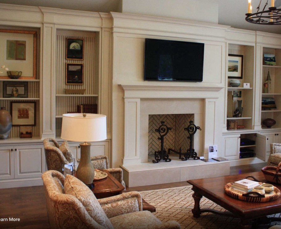 Стенка с камином в классическом стиле