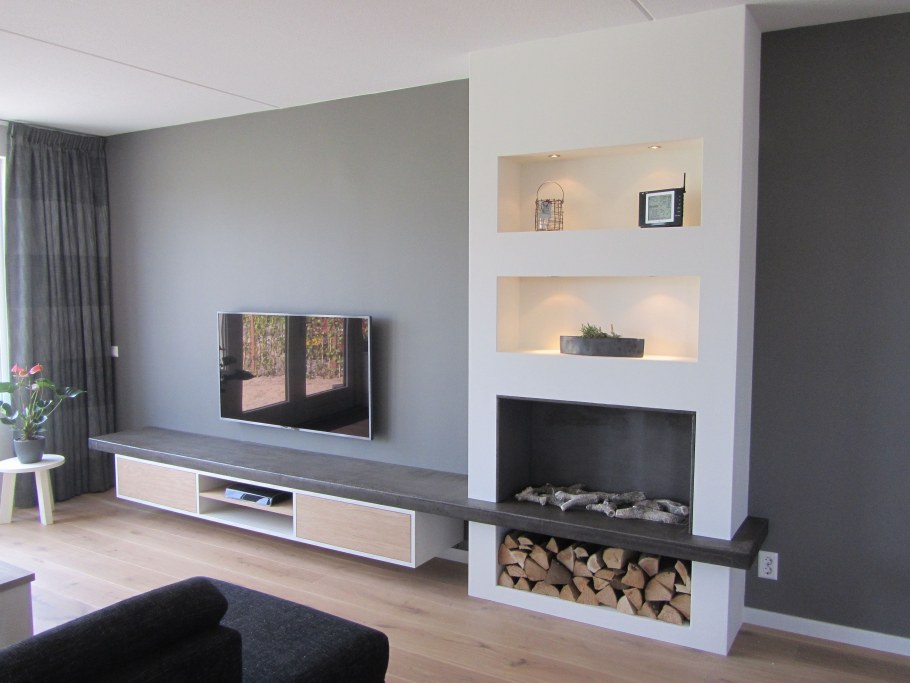 Камин рядом с телевизором