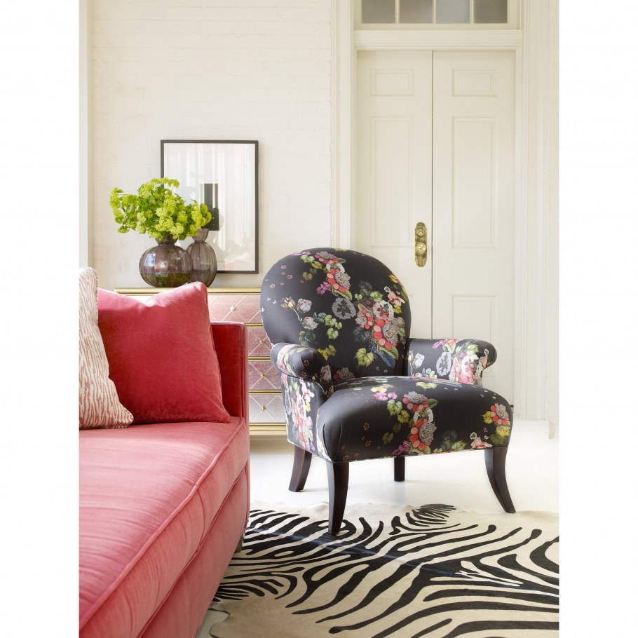 Цветные кресла в интерьере