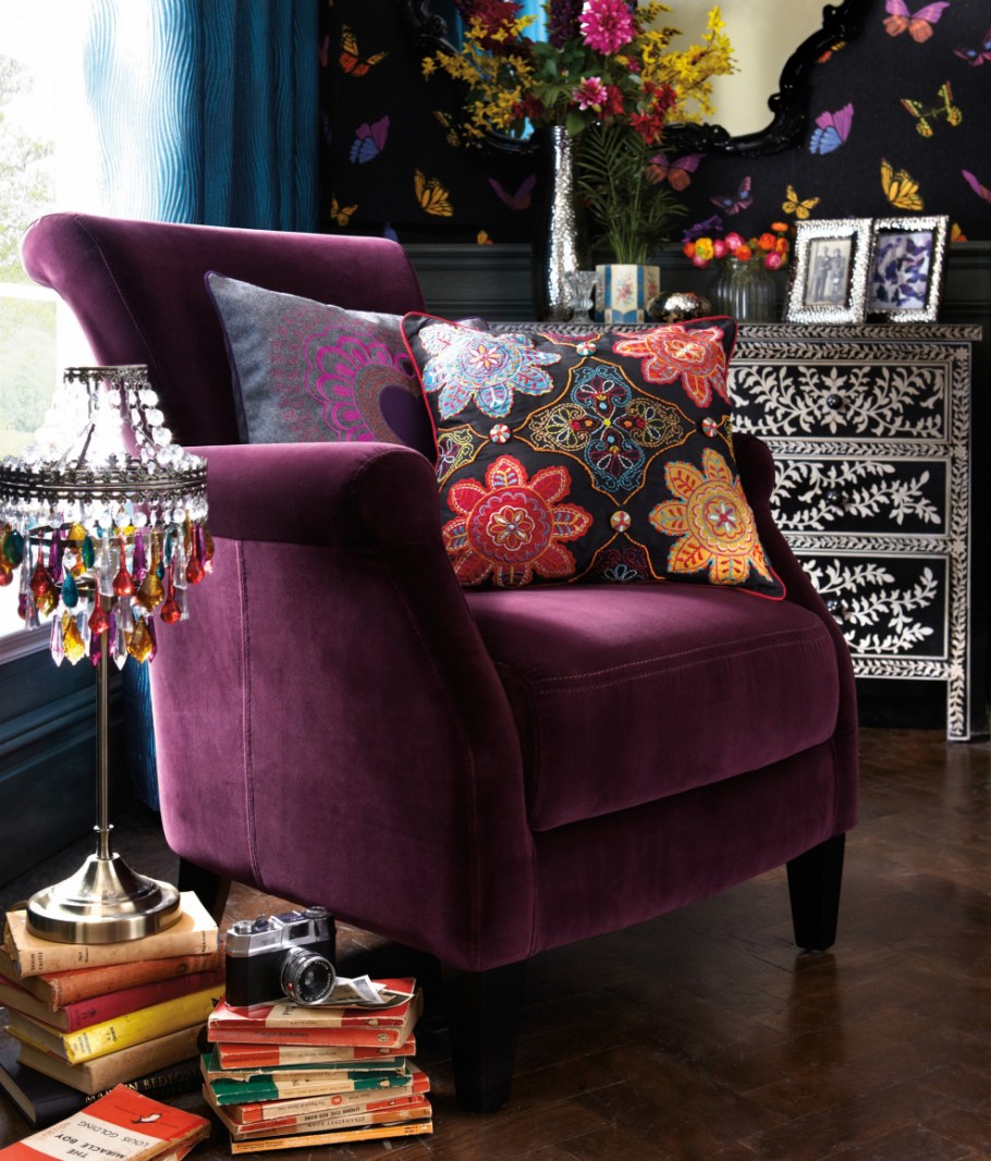 Цветные кресла в интерьере