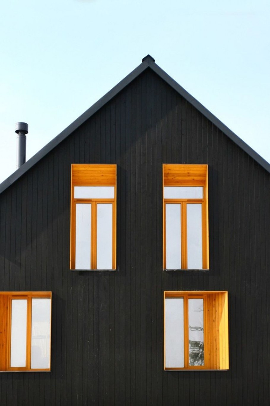 Вертикальная обшивка фасада