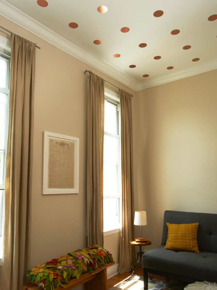 Декор на потолок в комнате