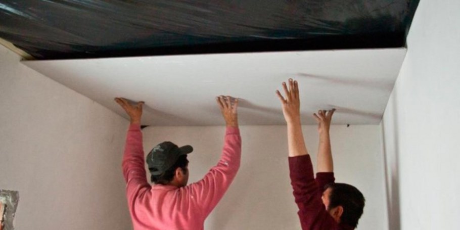 Кессонный потолок в спальне