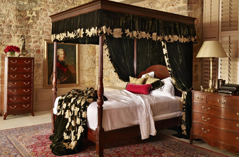 Кровать с балдахином в византийском стиле