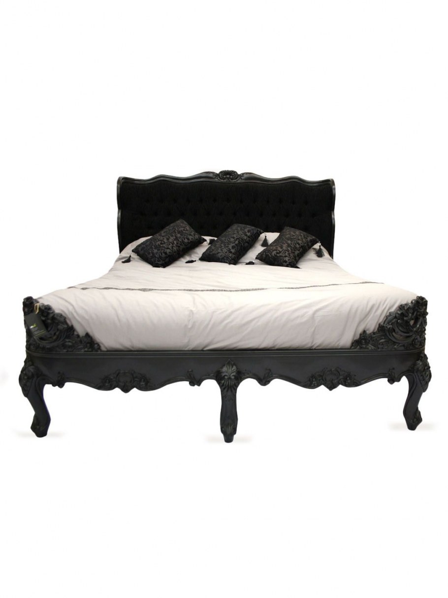 Кровать двуспальная в готическом стиле