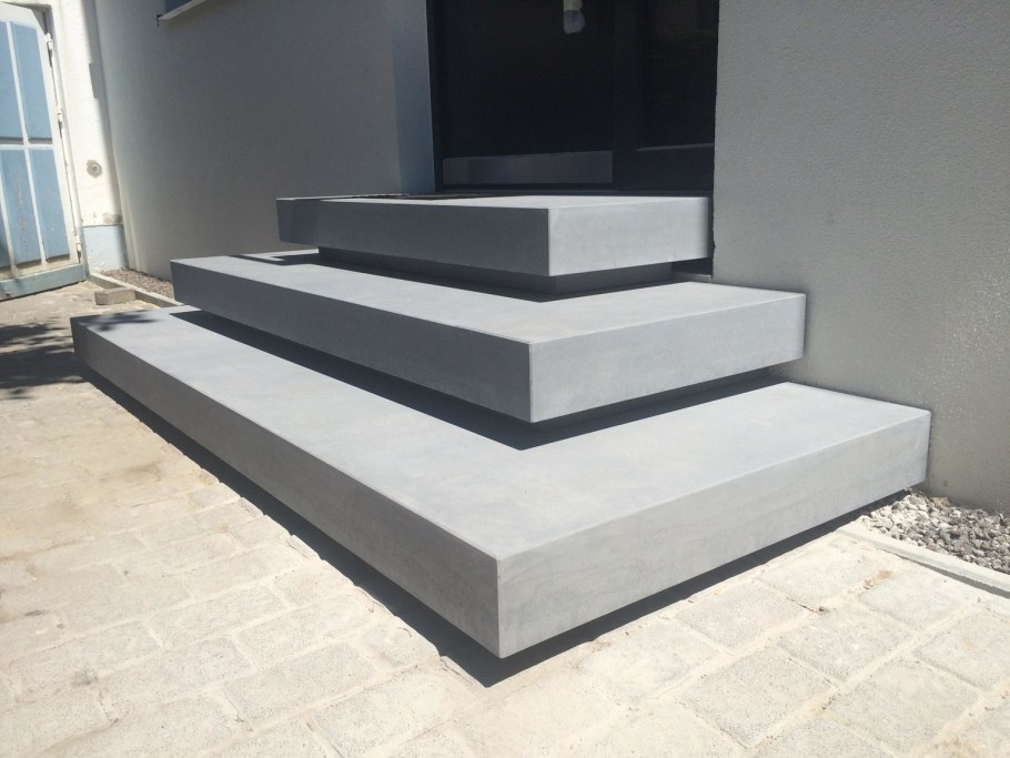 Парящие ступени из бетона