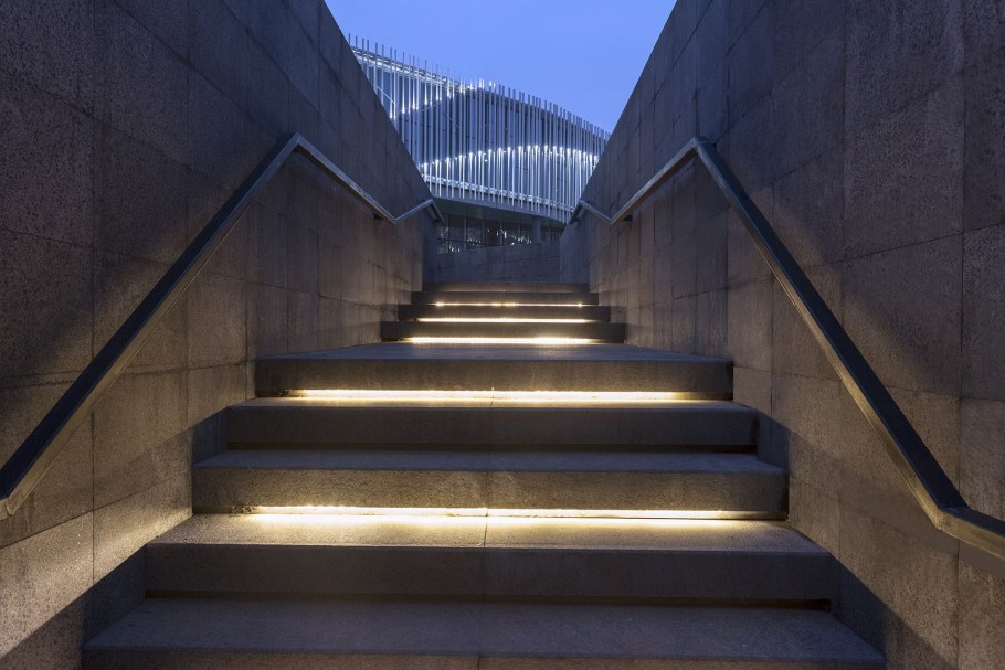 Современные лестницы в интерьере