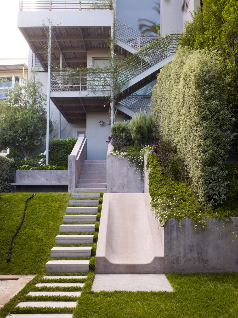 Бетонные садовые ступеньки