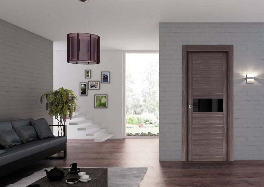 Дверь венге межкомнатная в интерьере с ламинатом Кастелло 4282