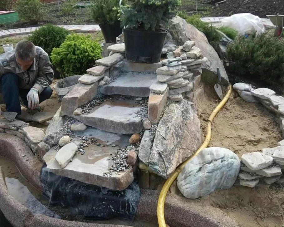 Альпийские горки с водопадом