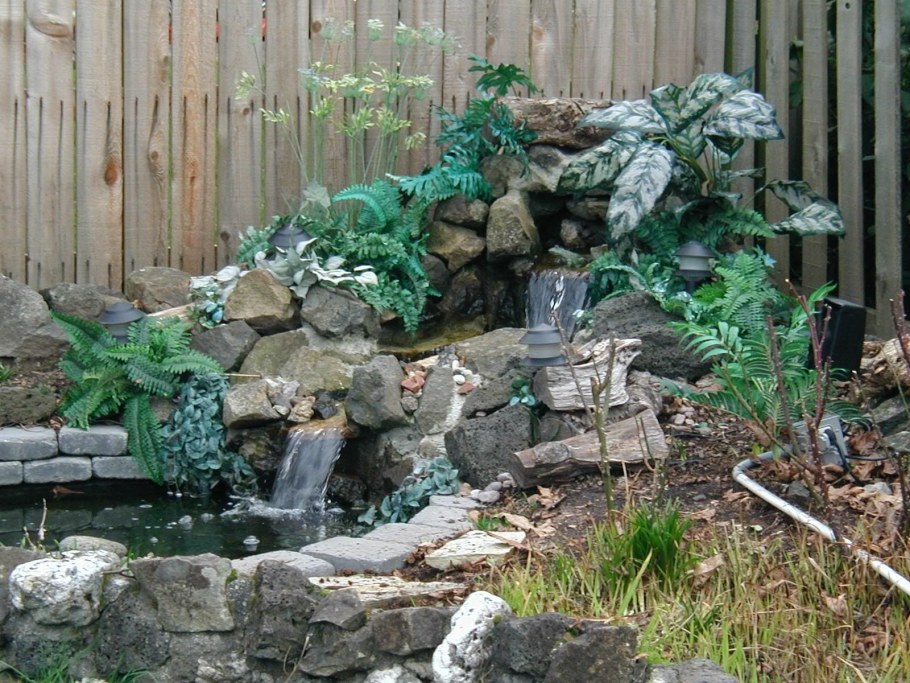 Водопад-фонтан Ручеек садовый