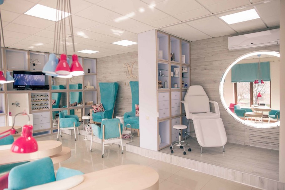 Интерьер салона маникюра