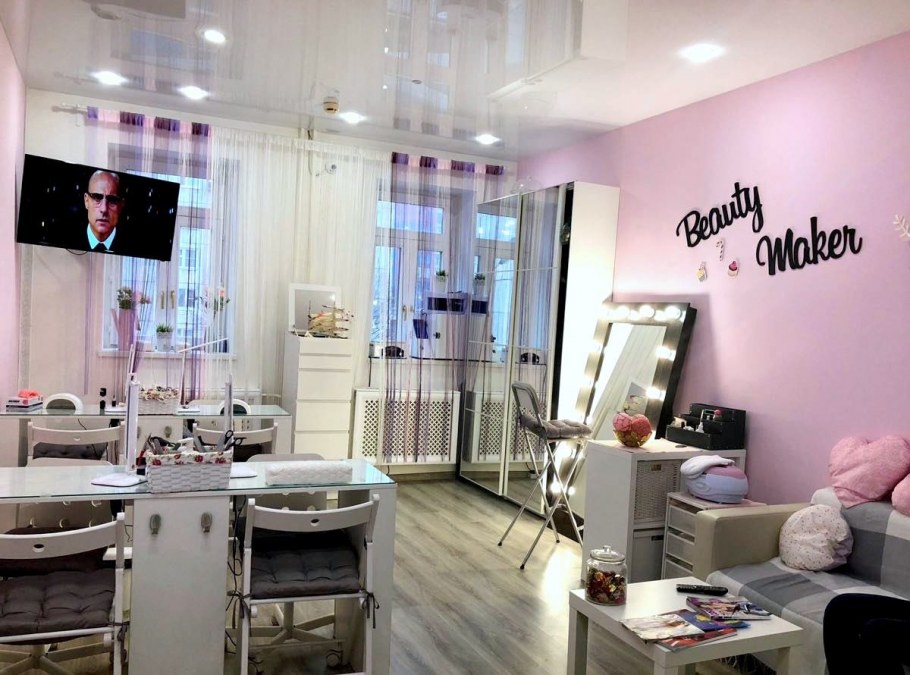 Интерьер салона маникюра и педикюра