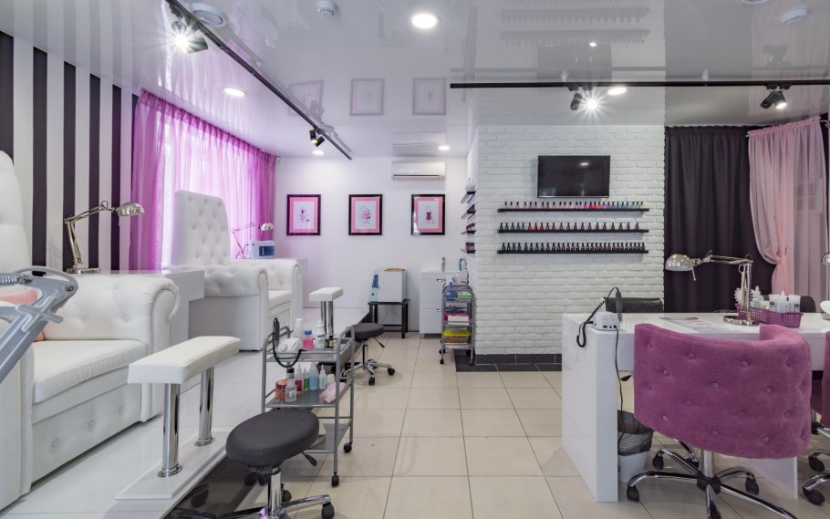Интерьер маникюрного салона