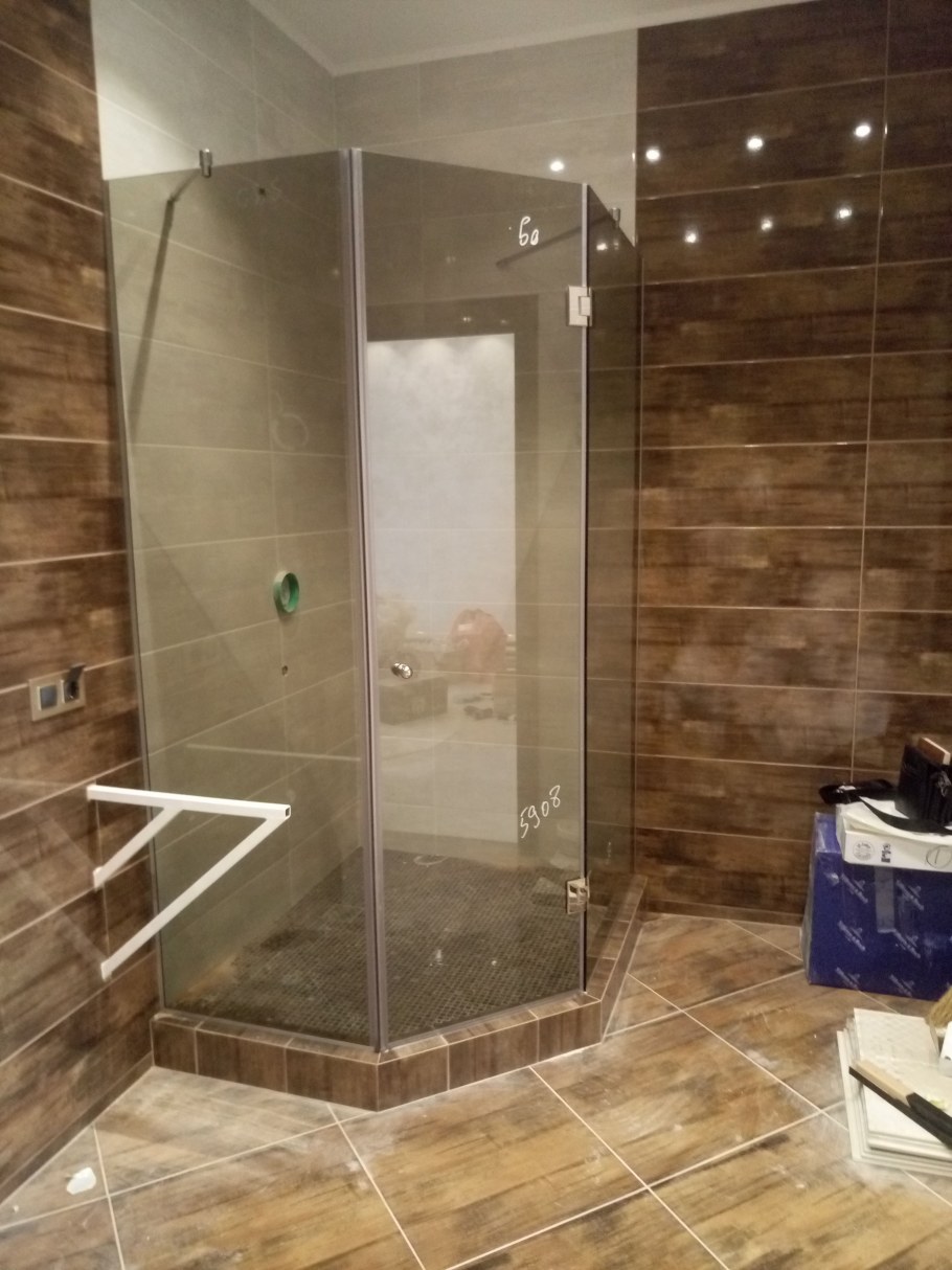 Ванная с душевой кабинкой 2кв м