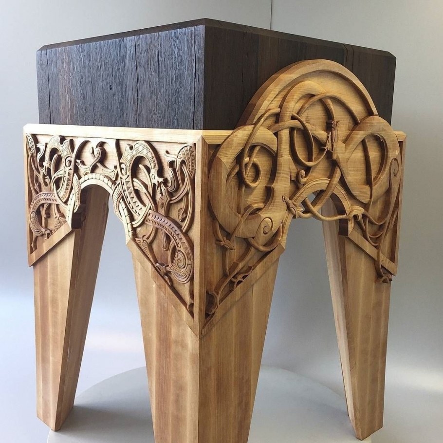 Резные предметы интерьера из дерева