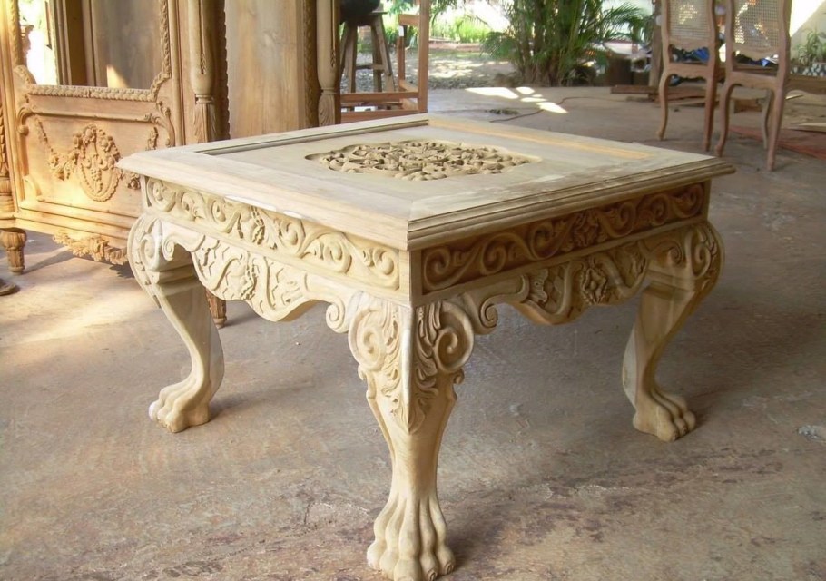 Резные столы из дерева