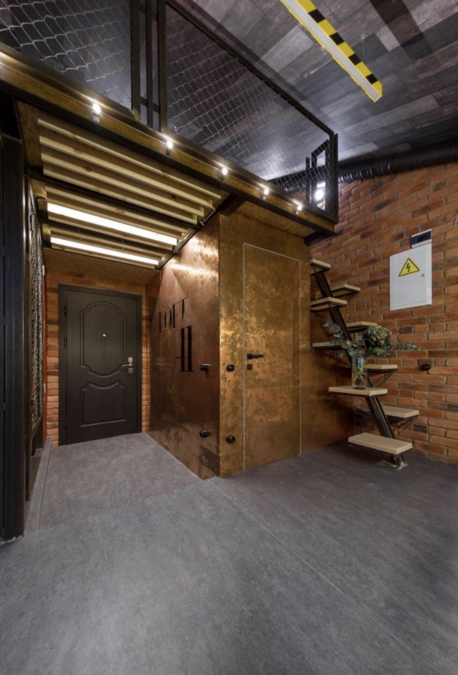 Гараж с машиной внутри