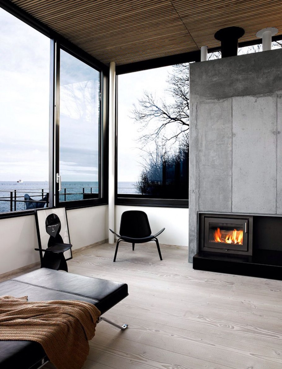 Камин панорамный в скандинавском стиле