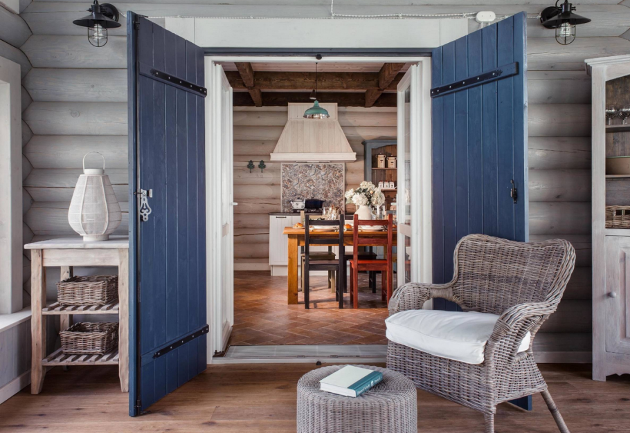 Интерьер комнаты в дачном домике