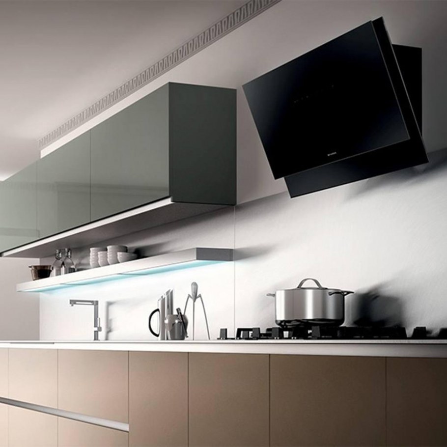 Белая Наклонная вытяжка в интерьере