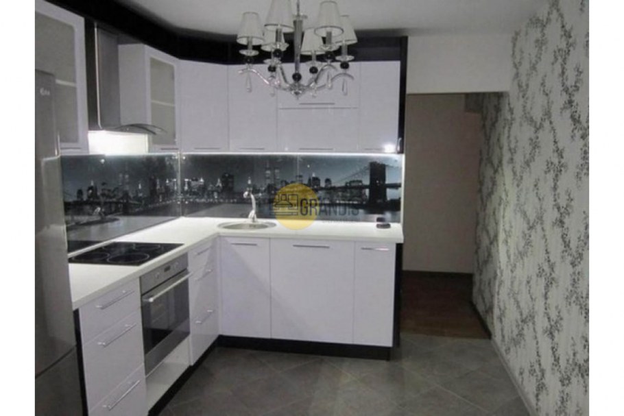 Белая глянцевая кухня