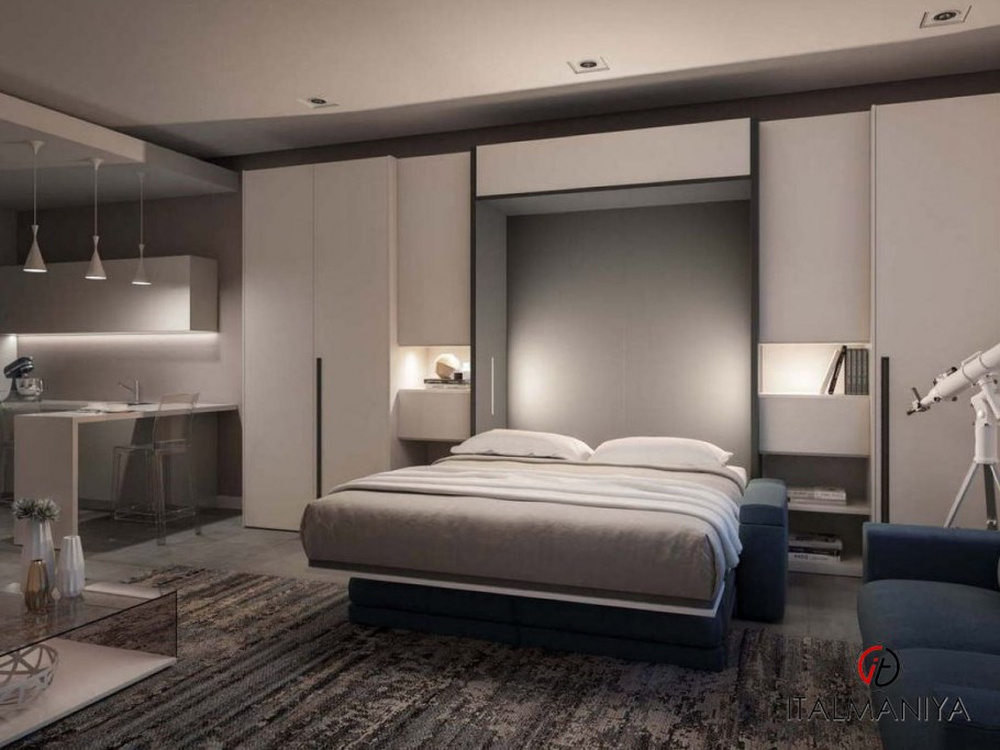 Шкаф в изголовье кровати