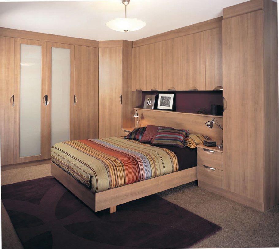 Шкаф вокруг кровати