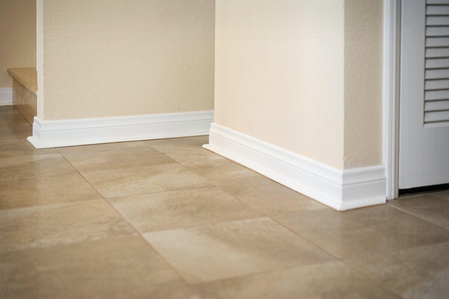 Плинтус напольный без стыков