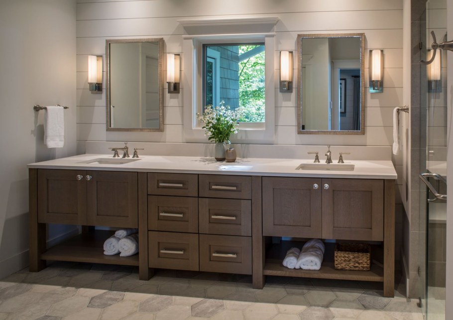 Санузел с двумя раковинами