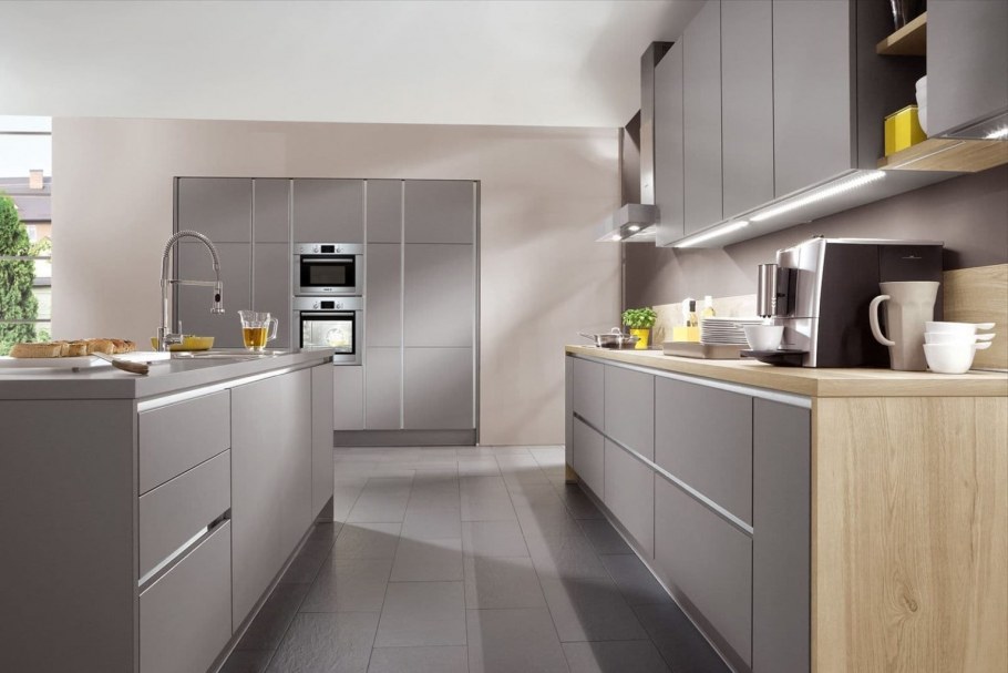 Серая кухня с серым полом