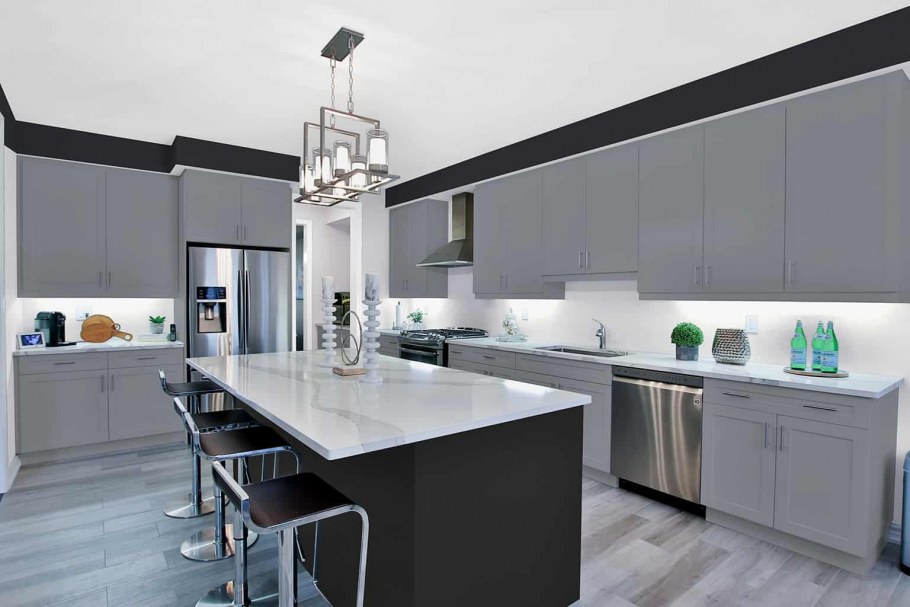 Кухня с серыми полами