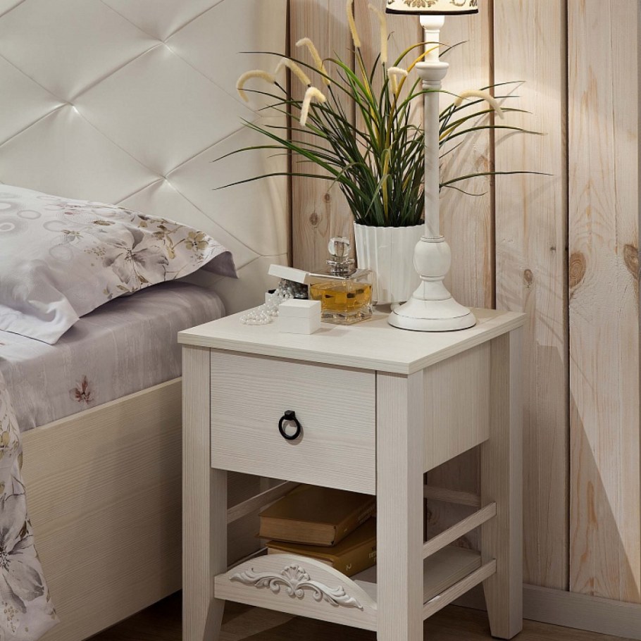 Прикроватная тумбочка