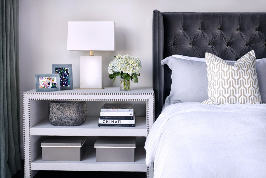 Современный декор на прикроватную тумбочку