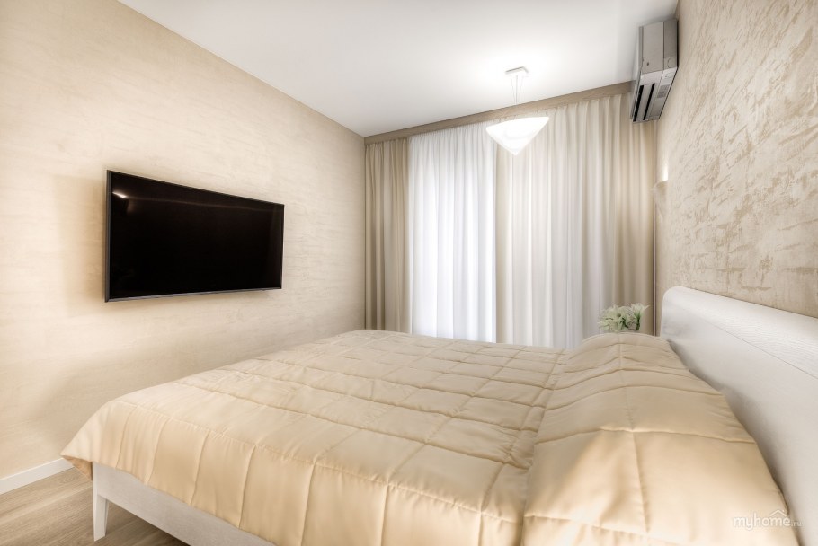 Красивая светлая спальня